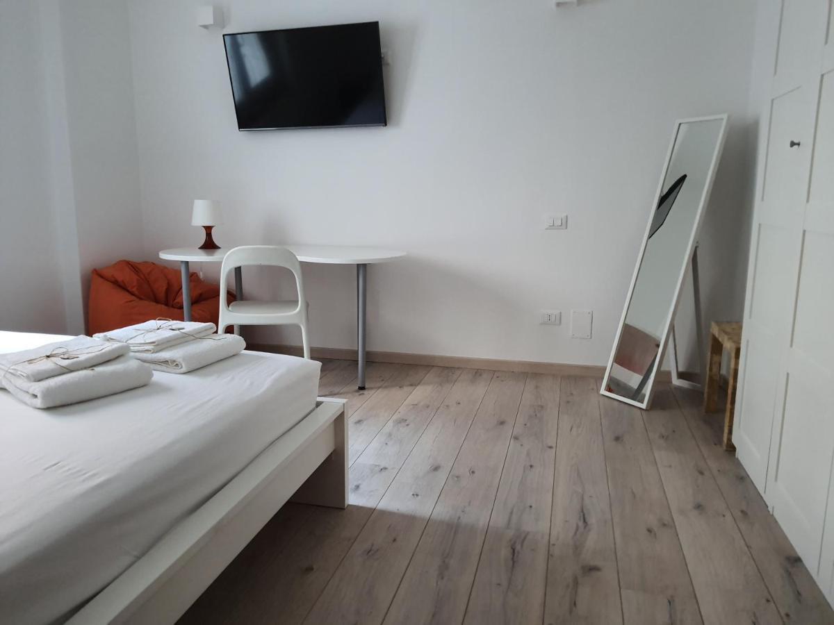 Isabella D'Aragona Guest House Barletta Exterior photo